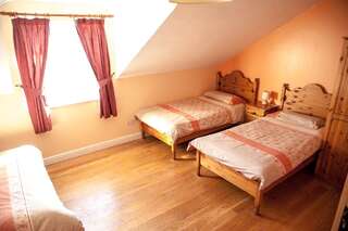 Отели типа «постель и завтрак» Slieve League Lodge Carrick Четырехместный номер с собственной ванной комнатой-2